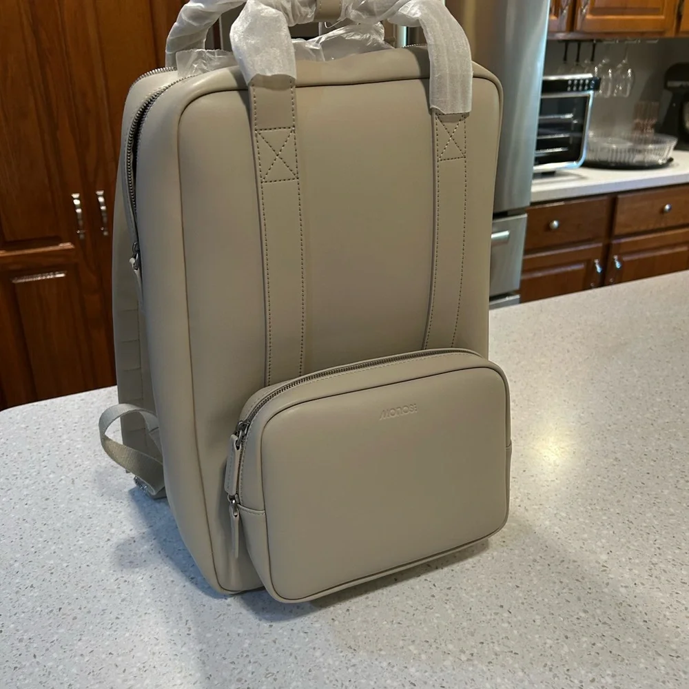 Backpack - Picture 1 of 7